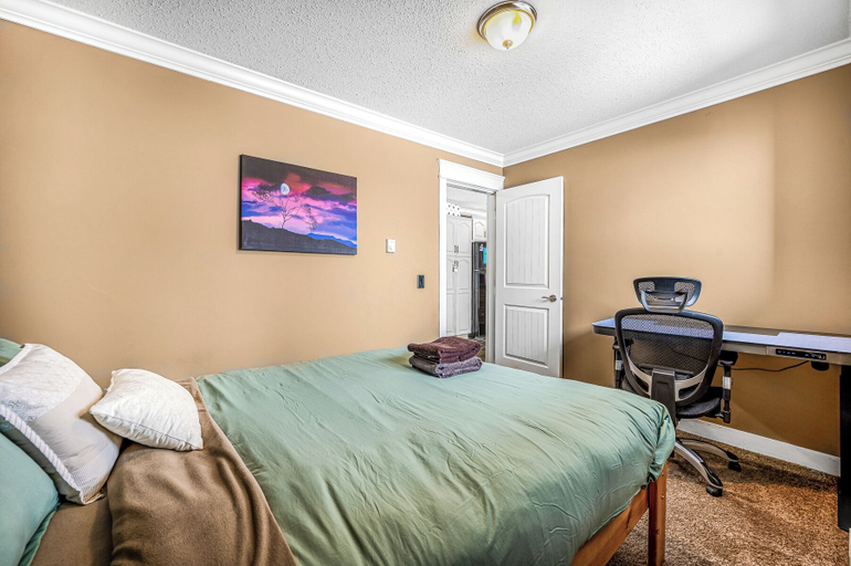 Bedroom 3, Winter Escape On Perfection Pool Hot Tub, Kootenay Boundary