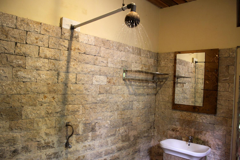 Bathroom 3, On The Rocks Bungalows, Restaurant and Jungle Trekking Tours, Langkat