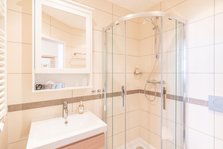 Bathroom, Strandhotel Mowe, Vorpommern-Greifswald