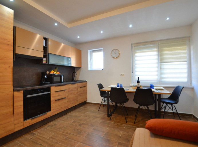 Others 5, Warm and Welcoming Apartment With Balcony, Rovinj