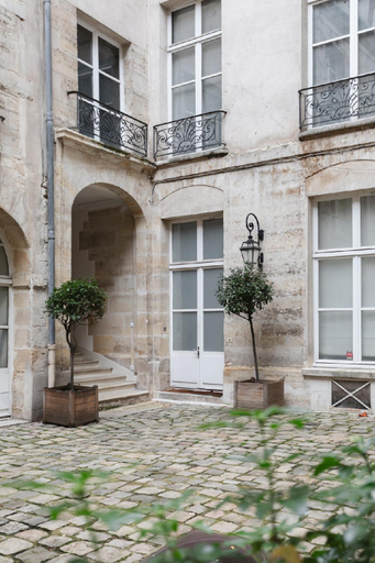 Others 5, Adresse Prestigieuse: Appartement Luxueux Marais, Paris
