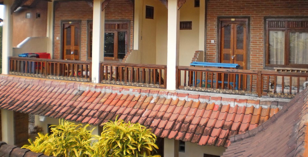 Exterior 8