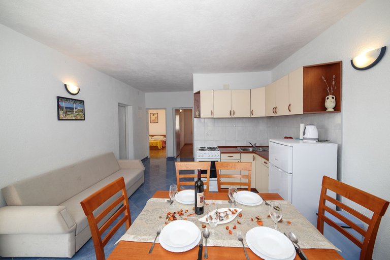 Others 4, Cozy Beachfront Holiday Home Slatine, Trogir