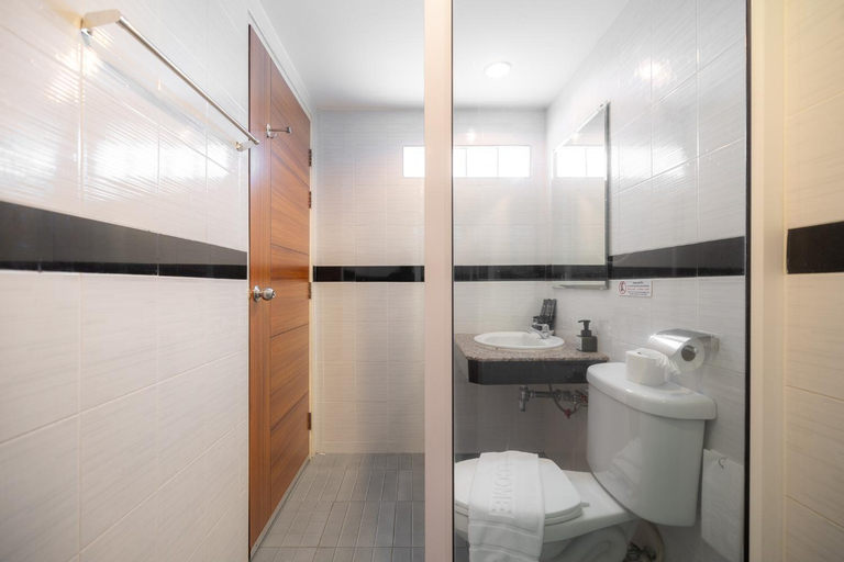 Bathroom 9