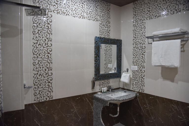 Bathroom 2, Dev Kothi - Boutique Heritage Stay, Jodhpur