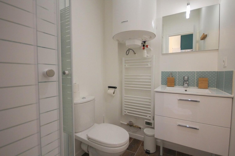 Bathroom 3, Lille Grand Place - Nice and equipped studio!, Nord