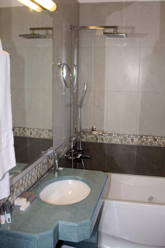 Bathroom 2, Pearl Bay Hotel, North Aegean