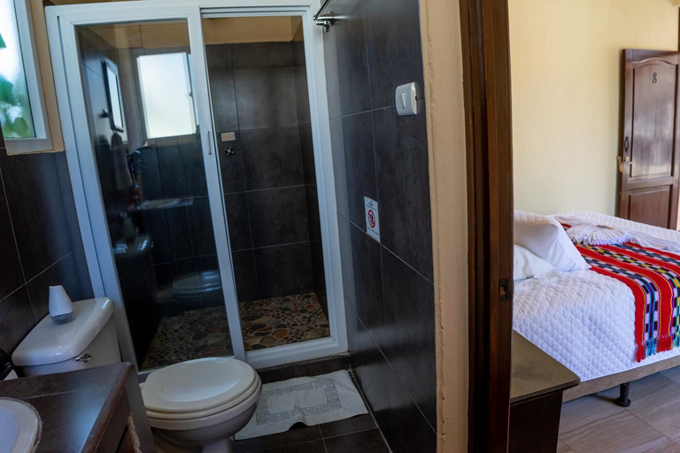 Bathroom 1, El Delfin Hotel y Restaurante, San Pedro La Laguna