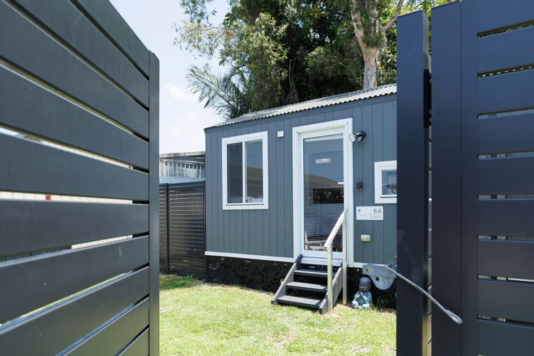 Sweet beautiful TINY HOME with pool and 2 minute drive to the beach, Wollongong - Inner