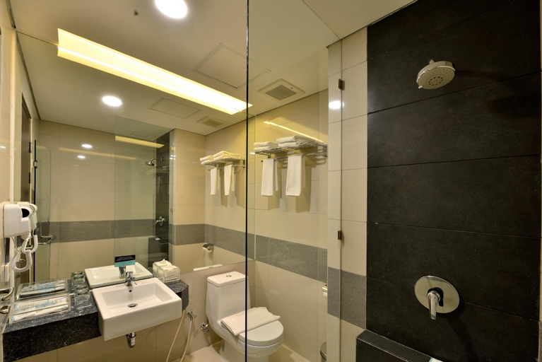 Bathroom 15