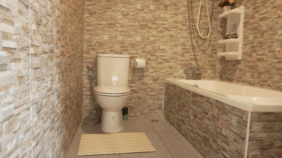 Bathroom 9