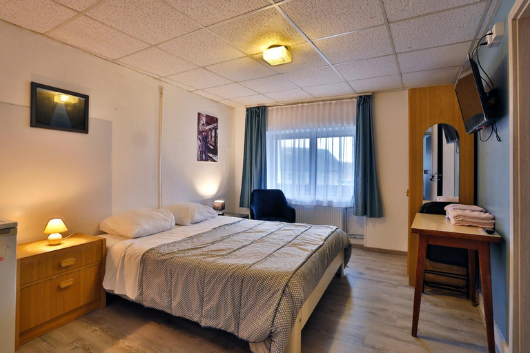 Bedroom 8