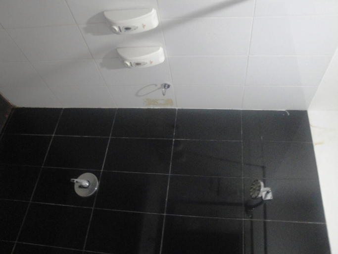 Bathroom 9