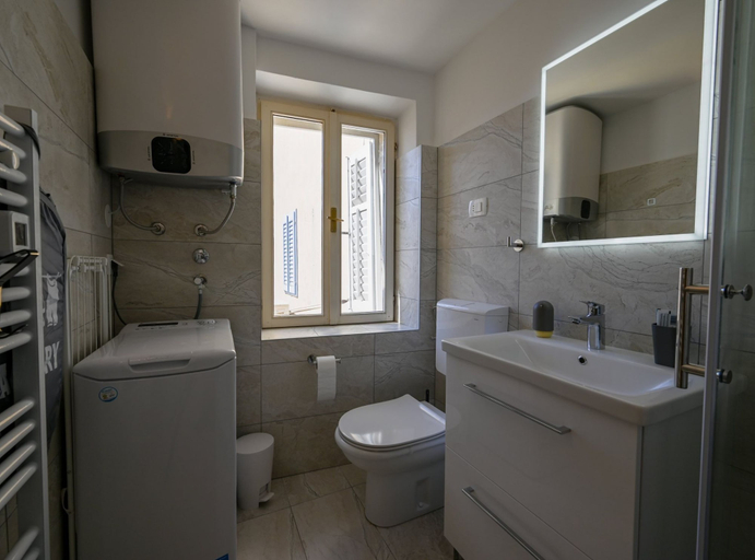 Bathroom, Old Town Modern and Sunny Studio Apartment, Rovinj