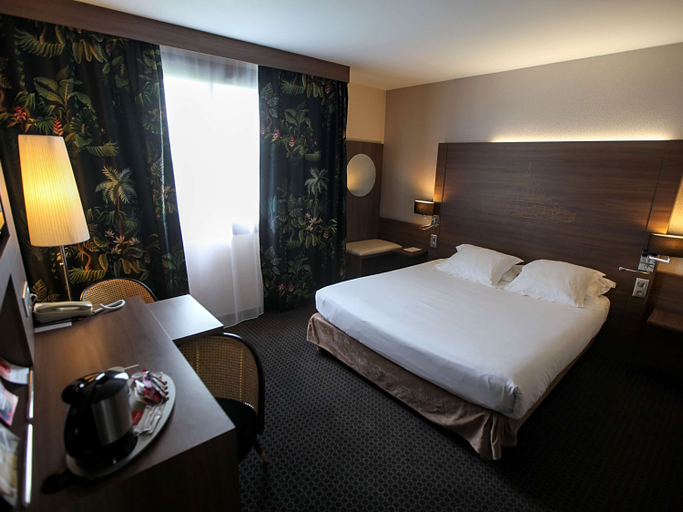 Bedroom 5, Hôtel Mercure Mont Saint-Michel, Manche