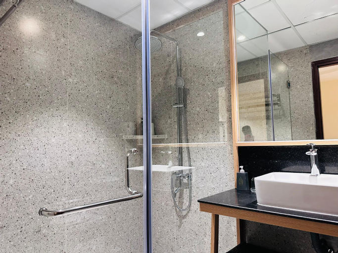 Bathroom 20