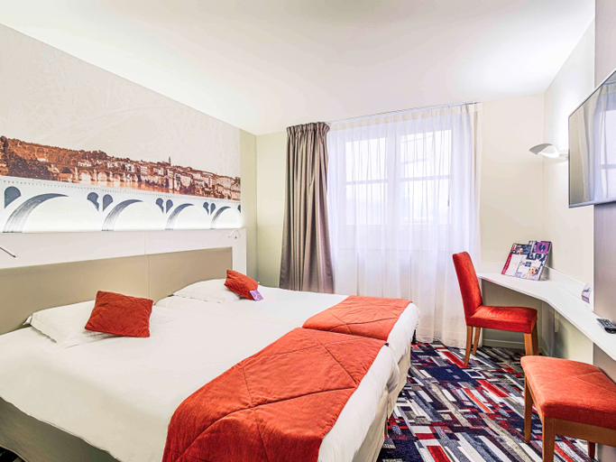 Bedroom 3, Mercure Albi Bastides Hotel, Tarn