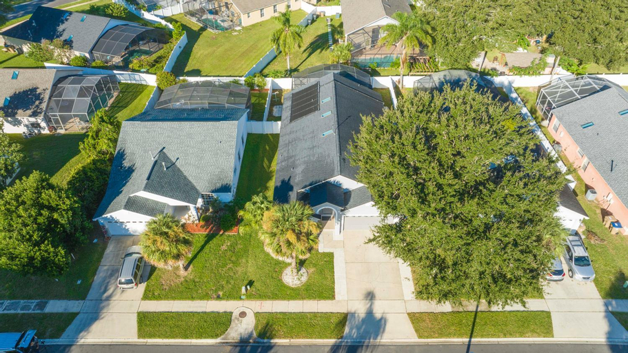 Magical 5-Bedroom Retreat w/ Pool, 3 Ensuite Bedrooms, Near Disney, and Internet!, Osceola