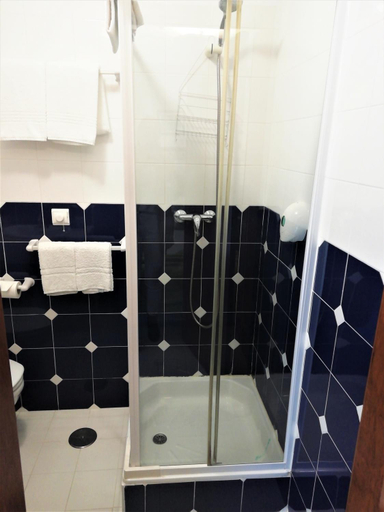 Bathroom 2, Hotel Atlantica, Alcobaça