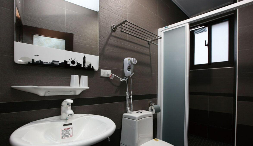 Bathroom 4, Moonlight Pier, Yilan