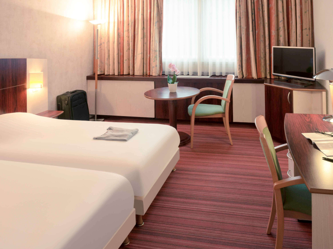 Bedroom 5, Mercure Besancon Parc Micaud Hotel, Doubs