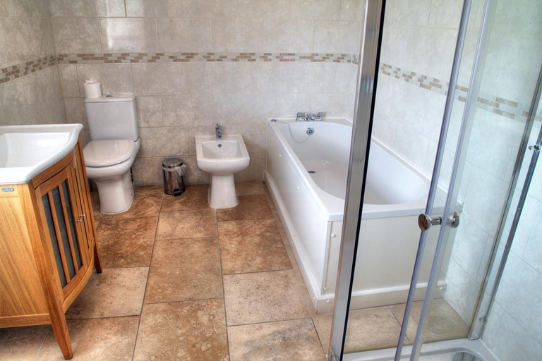 Bathroom 3, The Kilcot Inn, Gloucestershire