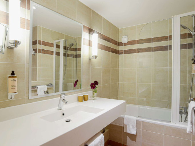 Bathroom 3, Mercure Toulouse Centre Wilson Capitole hotel, Haute-Garonne