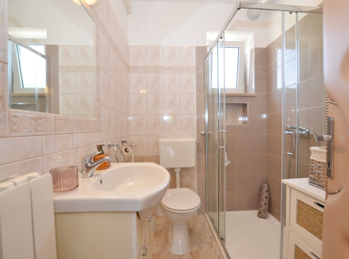 Bathroom 3, Picturesque Paradise Holiday Home With Pool, Rovinj