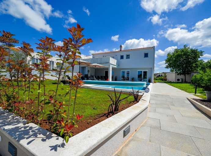Exterior & Views 2, Matohanci Dazzling Villa With Pool, Kanfanar