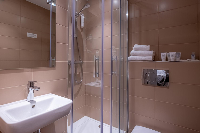 Bathroom 4, Hotel Lilas Blanc, Paris