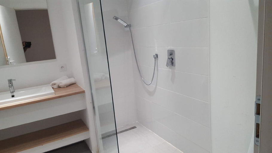 Bathroom 3, Hotel Restaurant Mas del Gall, Pyrénées-Orientales