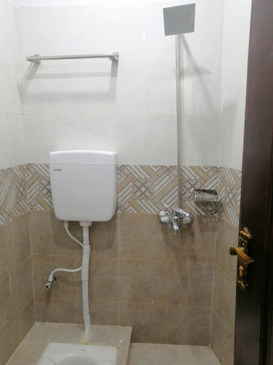 Bathroom 3, Navid's Holiday Resort & Hotel, Murree Apartment 3, Rawalpindi