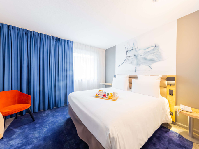 Bedroom 5, Mercure Paris Massy Gare TGV Hotel, Essonne
