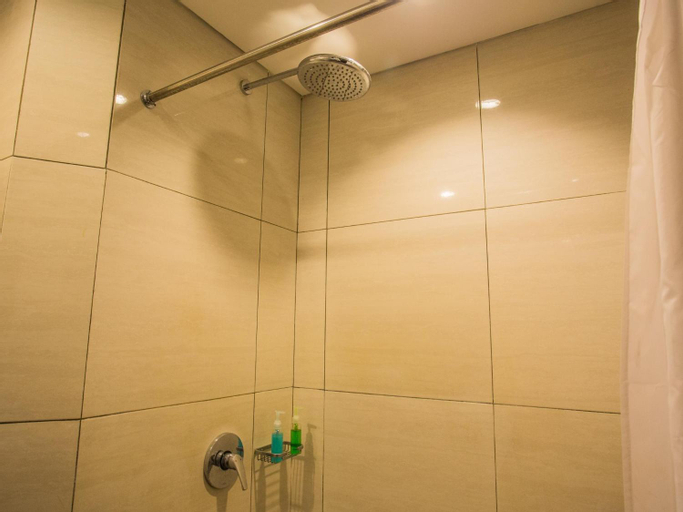 Bathroom 10