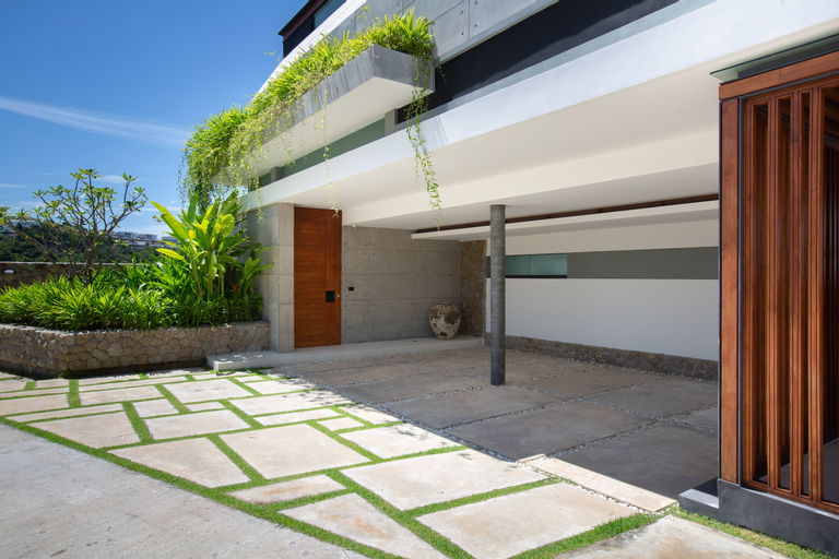 Exterior 8