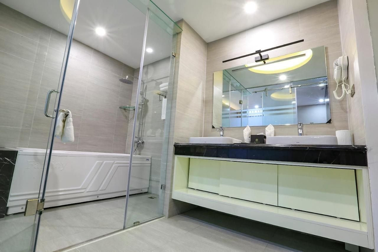 Bathroom 4, Western Boutique Hotel, Từ Liêm