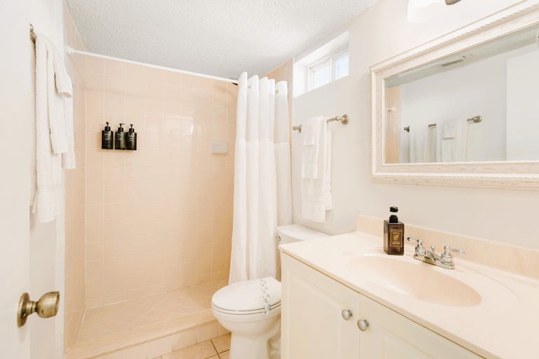 Bathroom 4, Inn at Camachee Harbor by Coolvacay, Saint Johns