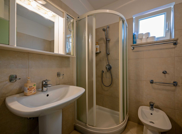 Bathroom 3, Scenic and Refined Retreat Apartment With Balcony, Rovinj