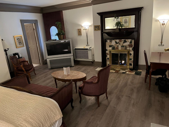Bedroom 2, Mario's International Spa, Hotel & Restaurant, Portage