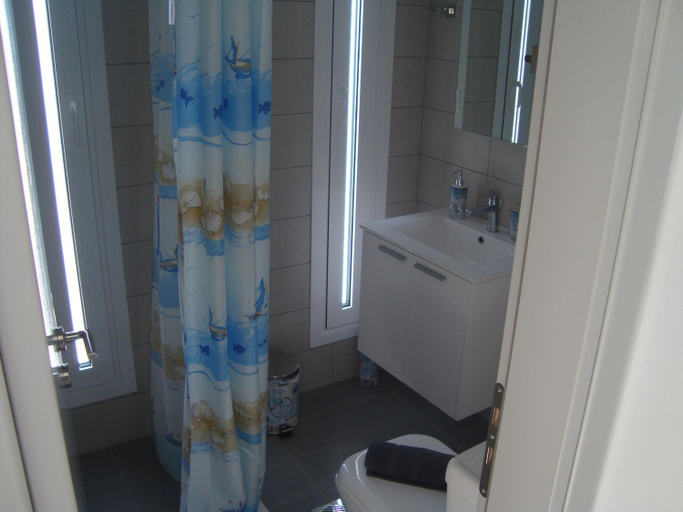 Bathroom 2, “Theeporto” Maisonette with pool, Crete