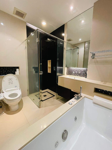 Bathroom 3, Luxury 1BR 300m BTS PhromPhong, EmQ Empo EmSphere, Khlong Toey