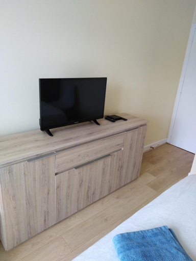 Others 4, chez Myla chambre avec tv ecran plat et salle de bain privative, Cher