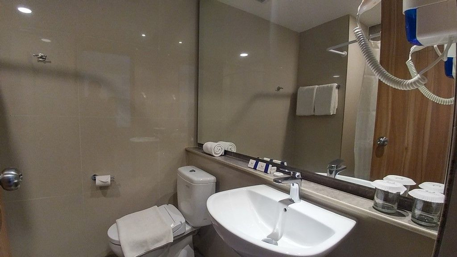 Bathroom 10