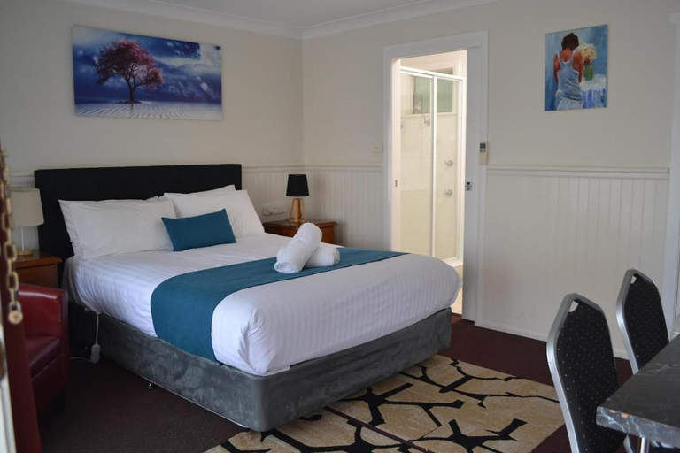 Bedroom 3, Lithgow Motor Inn, Lithgow
