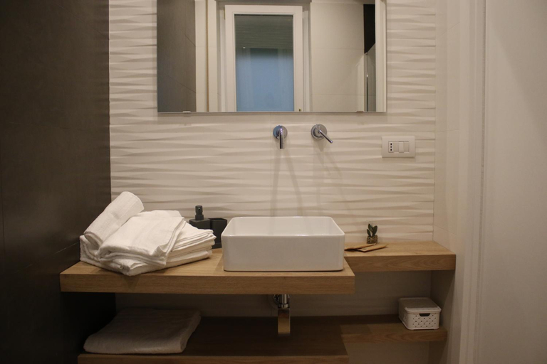Bathroom 2, La Casa nel Parco, Napoli