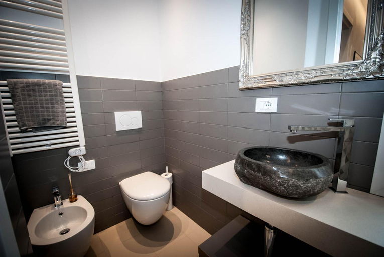 Bathroom 12