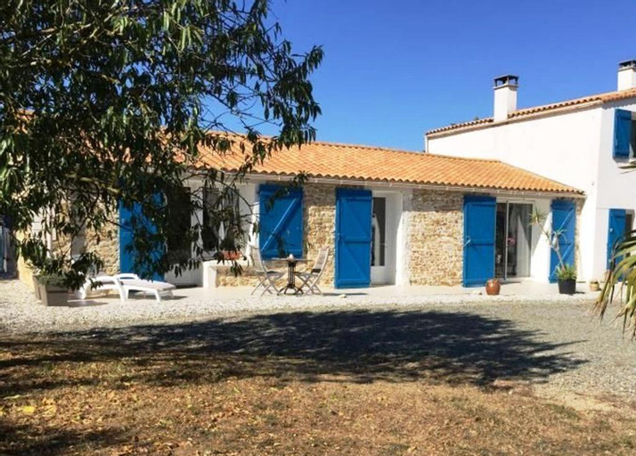 Exterior 1