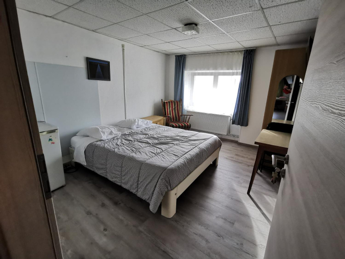 Bedroom 12