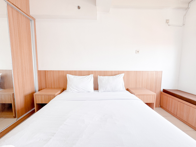Bedroom 2, Compact and Restful Studio at Pavilion Permata Apartment By Travelio, Surabaya