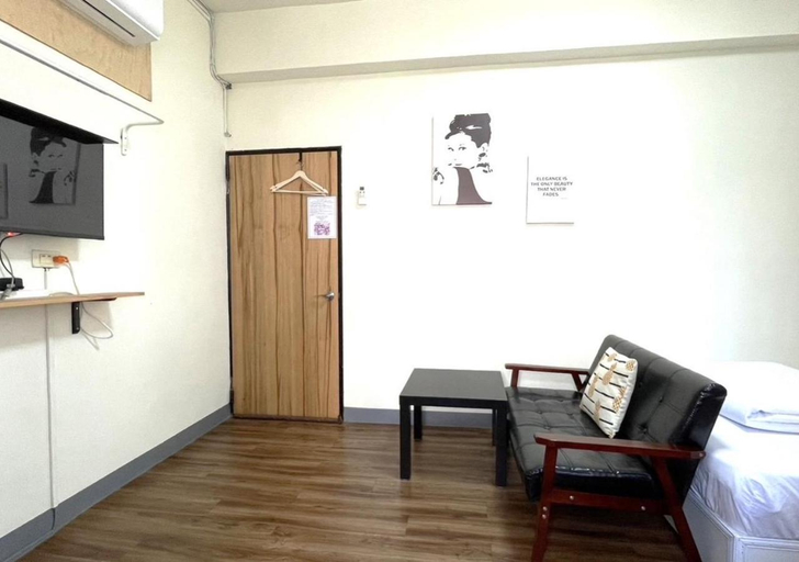 Others 5, Fengjia Jocy House, Taichung